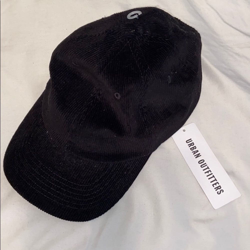 -NEW WITH TAG- URBAN OUTFITTERS - corduroy cap